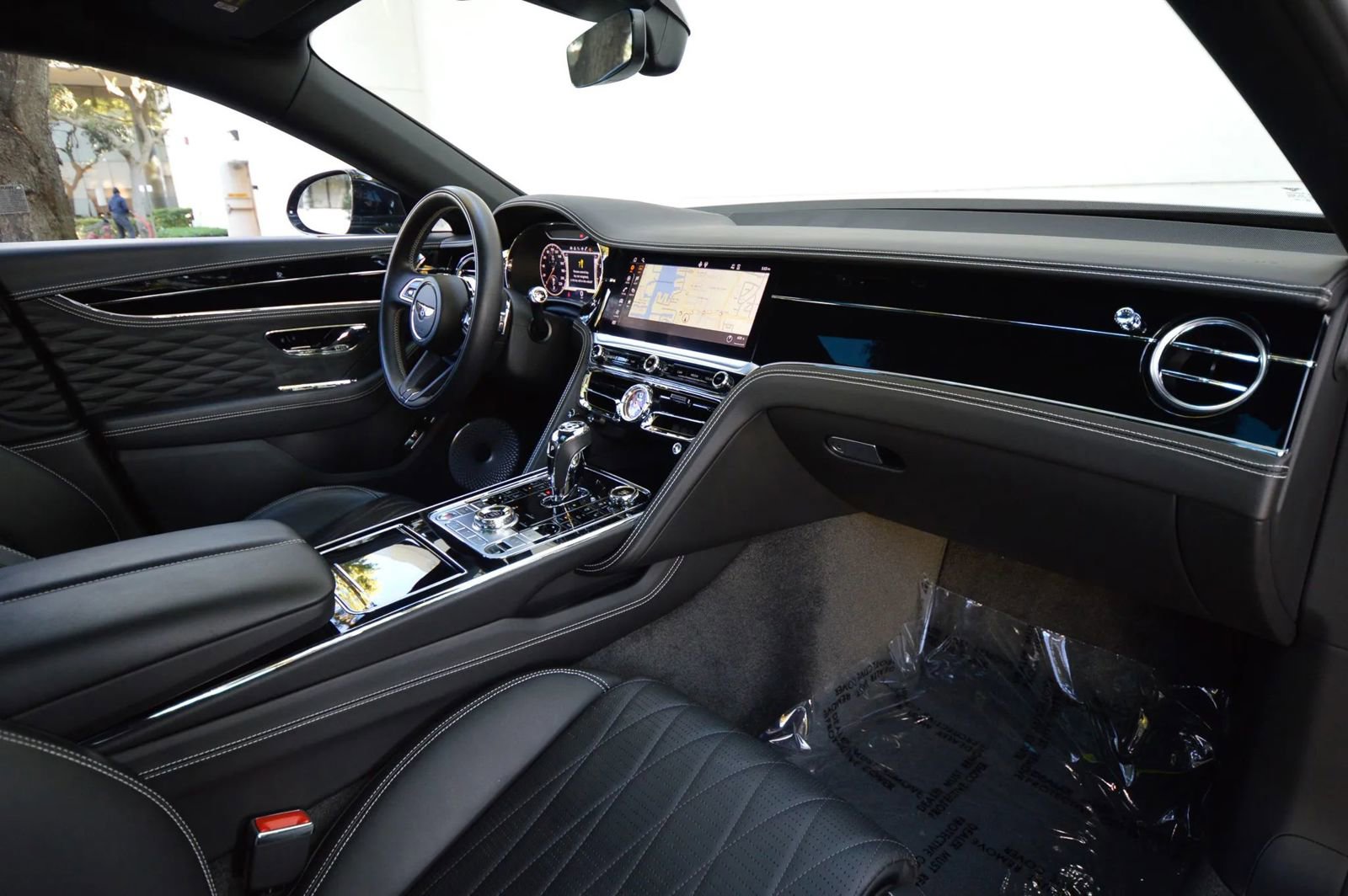 Used 2022 Bentley Flying Spur V8 image 58