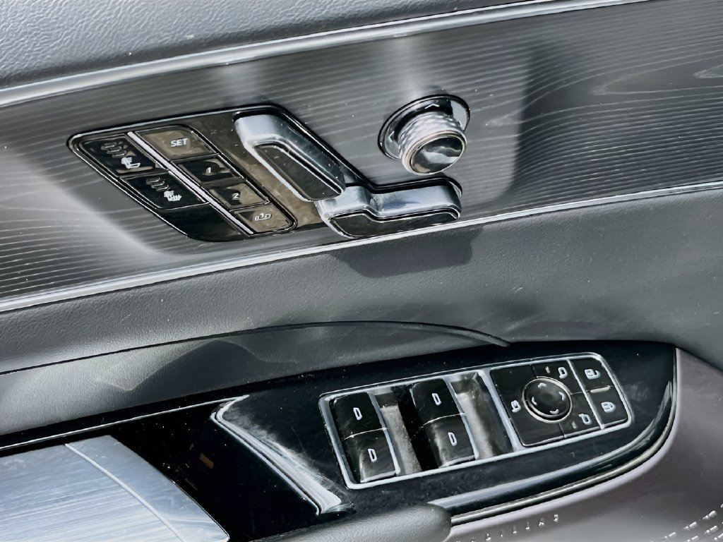 Used 2025 Cadillac Lyriq Luxury w/ LPO, Floor Liner Package AWD/4WD image 18