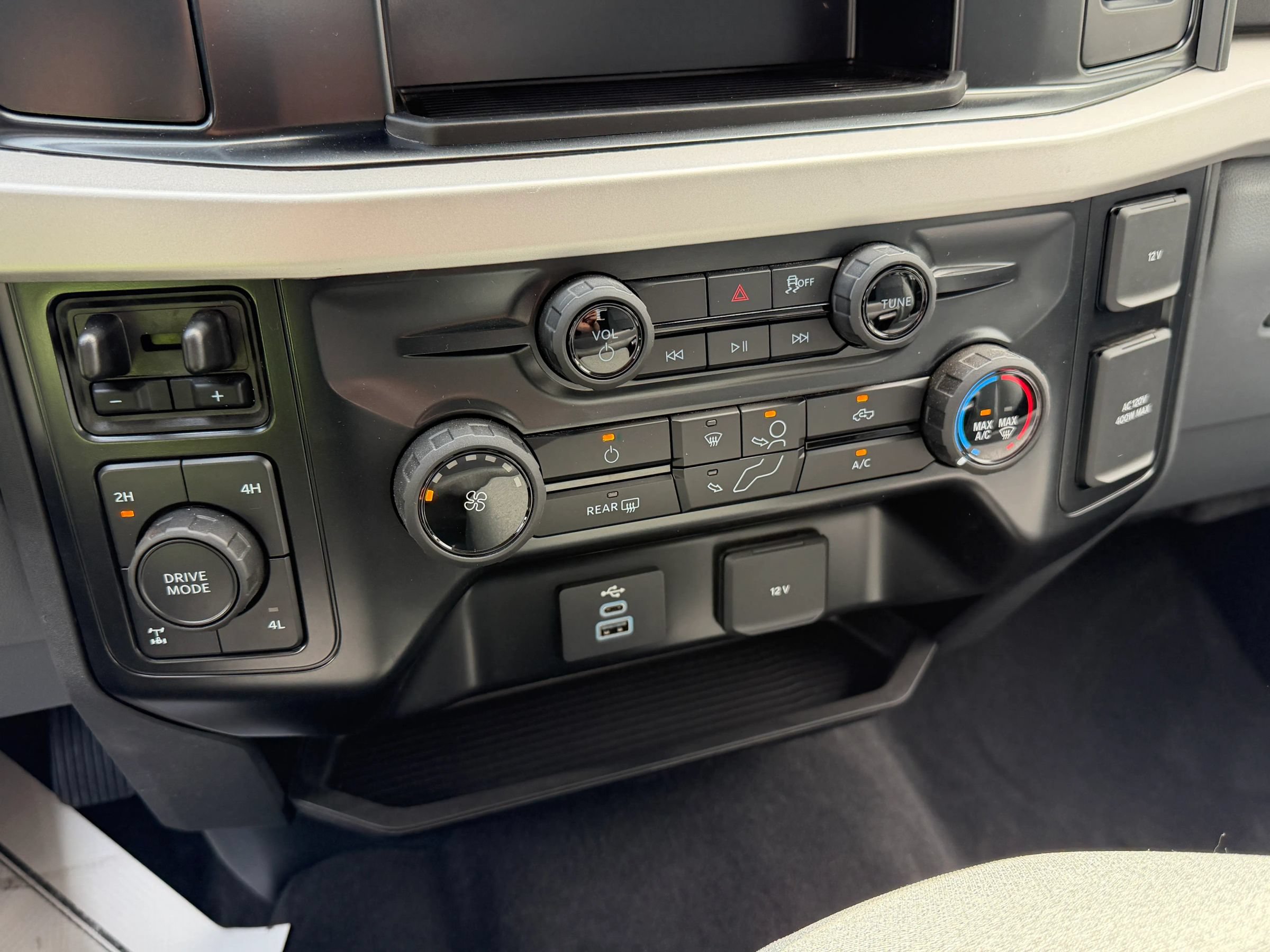 Used 2025 Ford F350 XLT AWD/4WD image 25