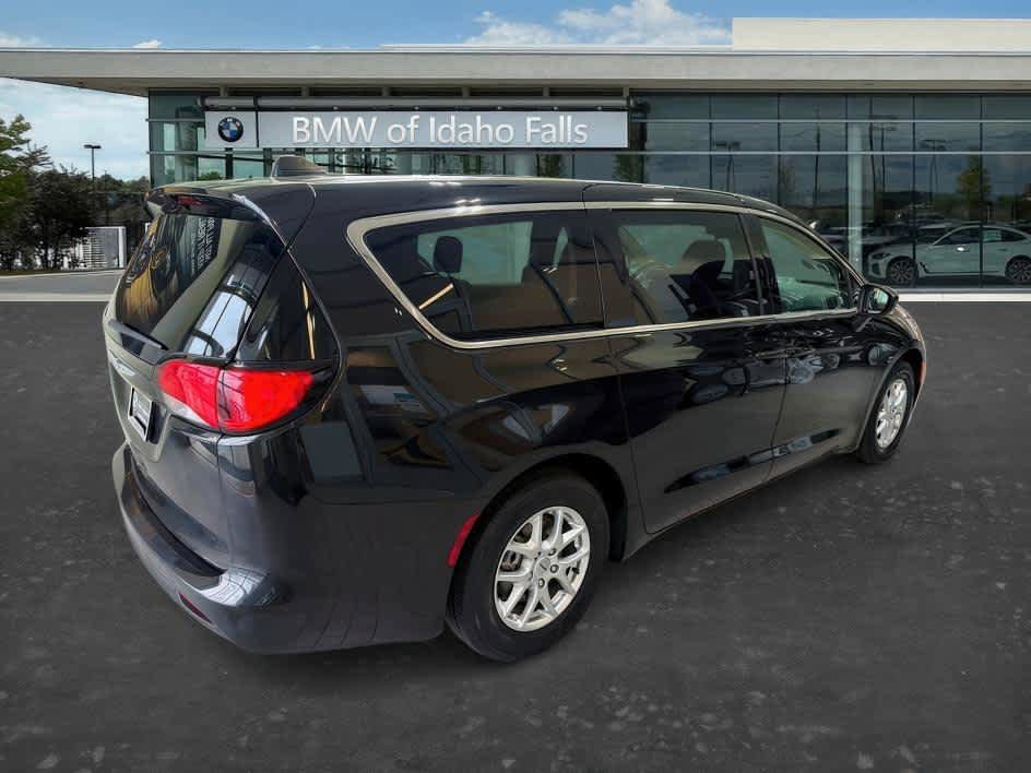 Used 2023 Chrysler Voyager LX FWD image 6
