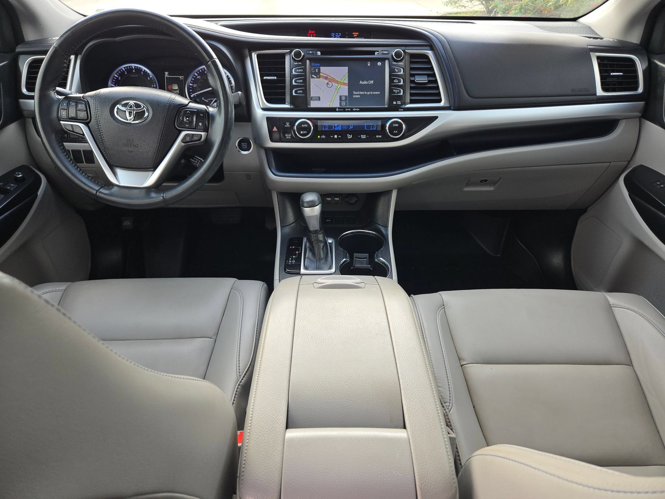 Used 2019 Toyota Highlander XLE FWD image 16
