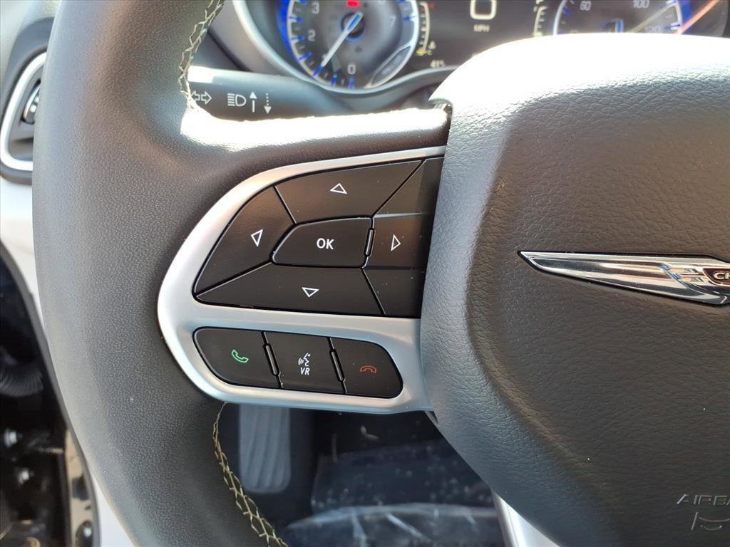 Used 2024 Chrysler Pacifica Touring-L image 18