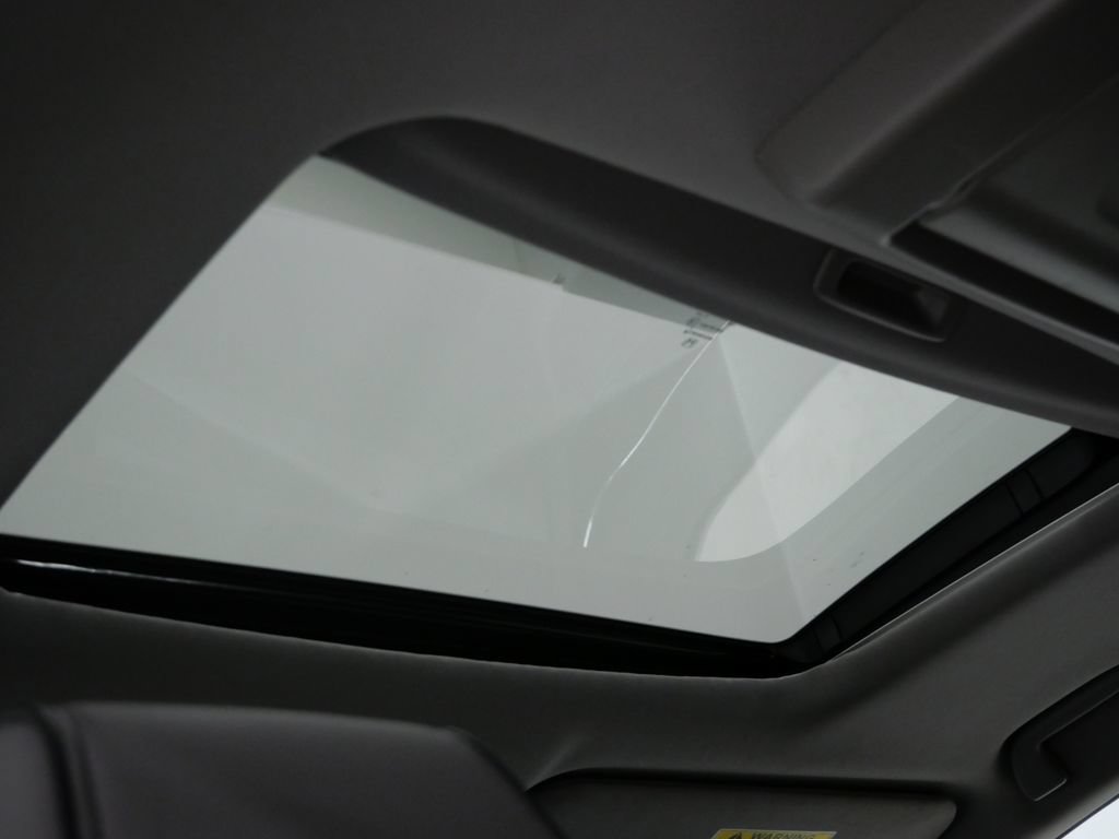Used 2024 Honda Odyssey Elite image 4
