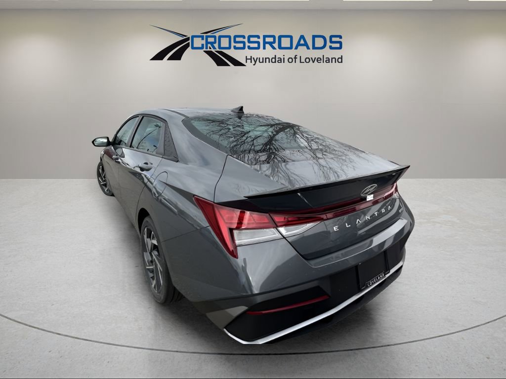 Used 2025 Hyundai Elantra SEL image 12