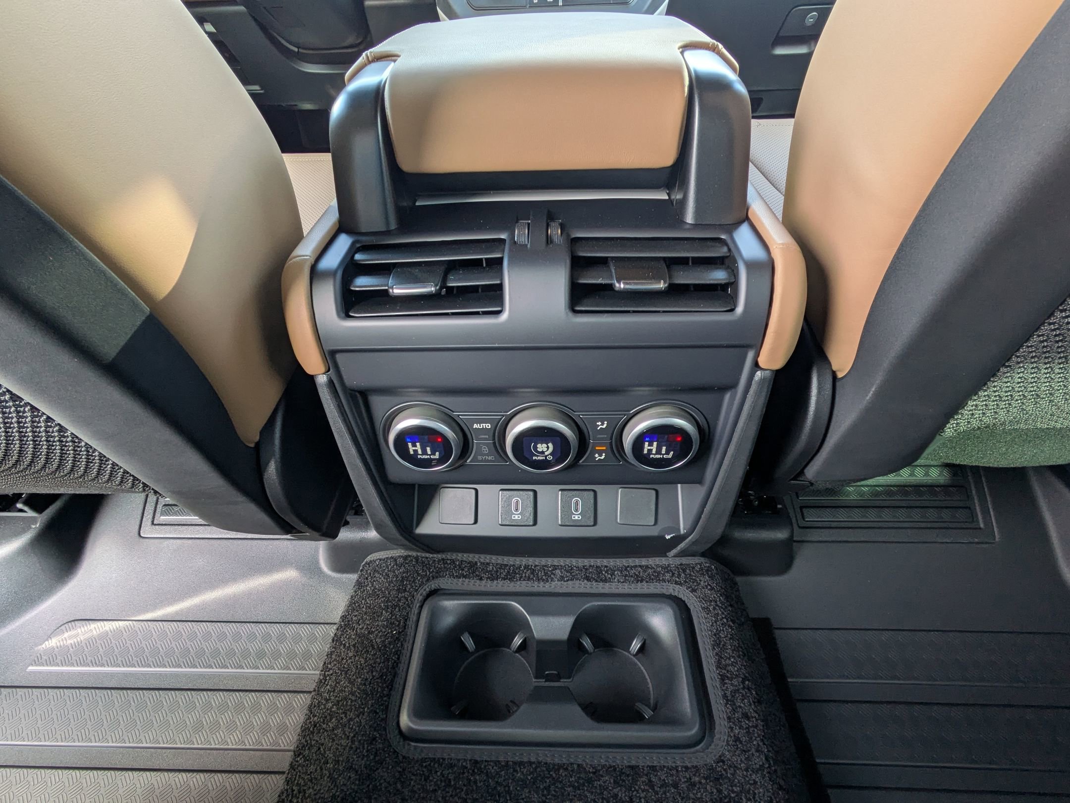 New 2026 Land Rover Defender 130 X-Dynamic SE image 24