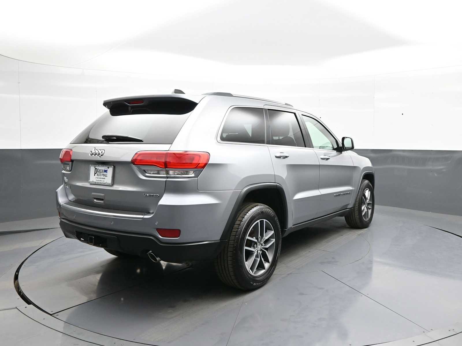 Used 2018 Jeep Grand Cherokee Limited AWD/4WD image 5