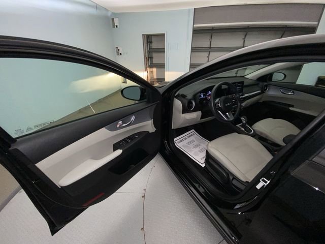 Used 2023 Kia Forte LXS image 11