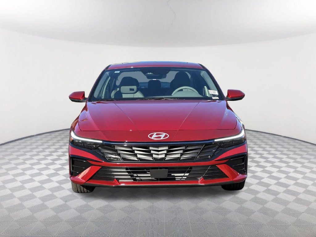 Used 2025 Hyundai Elantra SEL FWD image 2