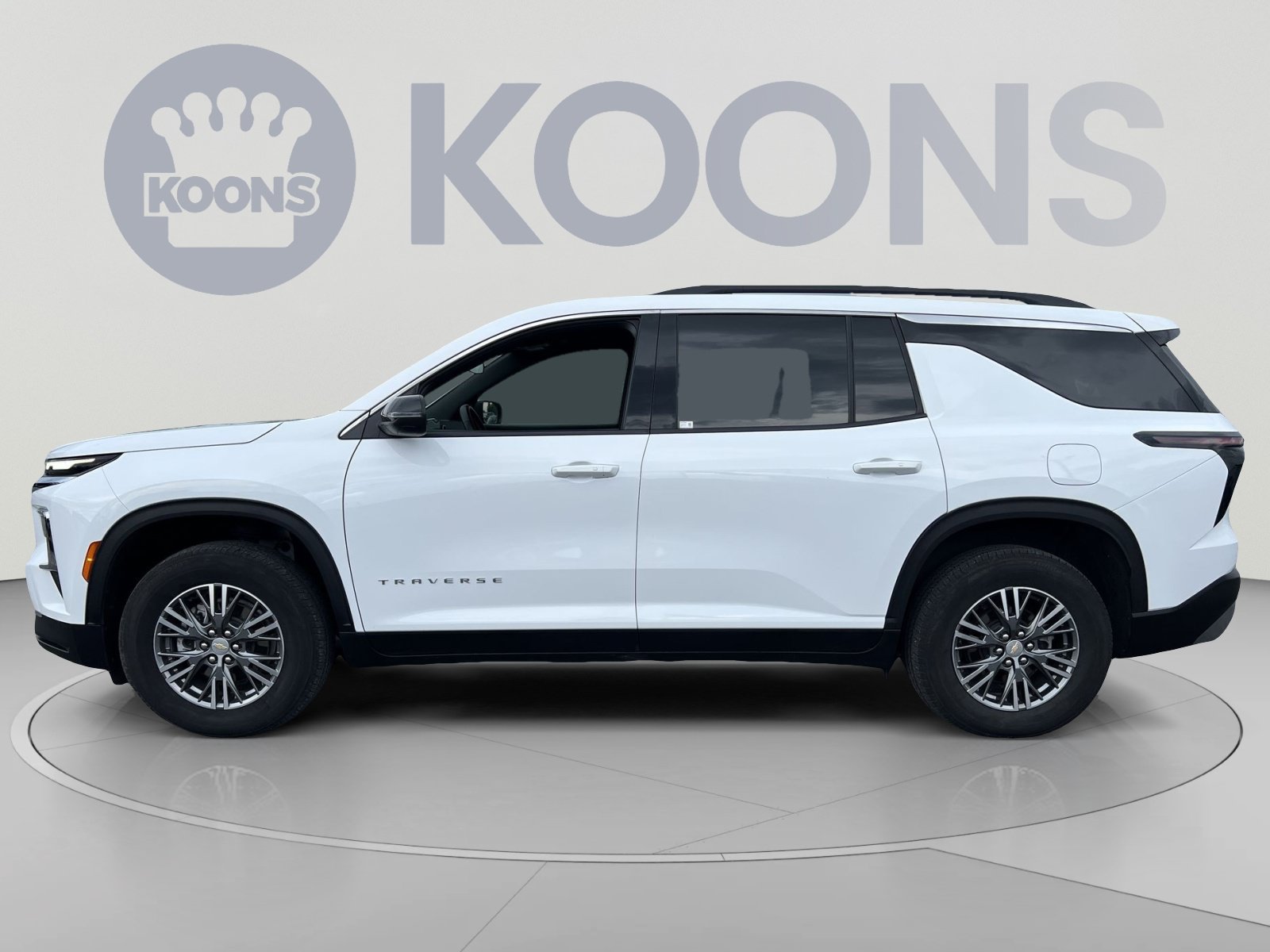 Used 2025 Chevrolet Traverse LT AWD/4WD image 2