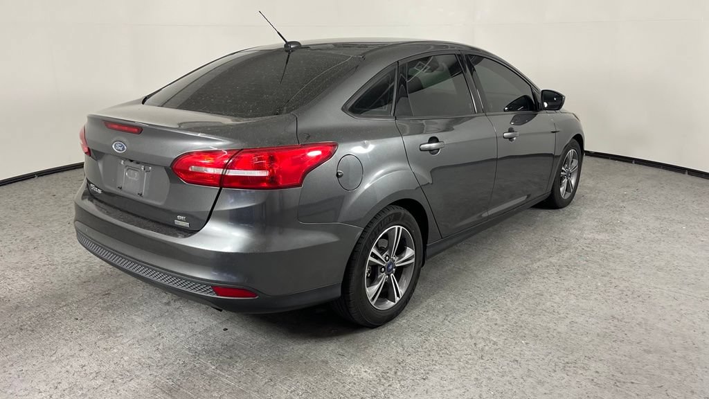 Used 2018 Ford Focus SE w/ SE Appearance Package FWD image 3