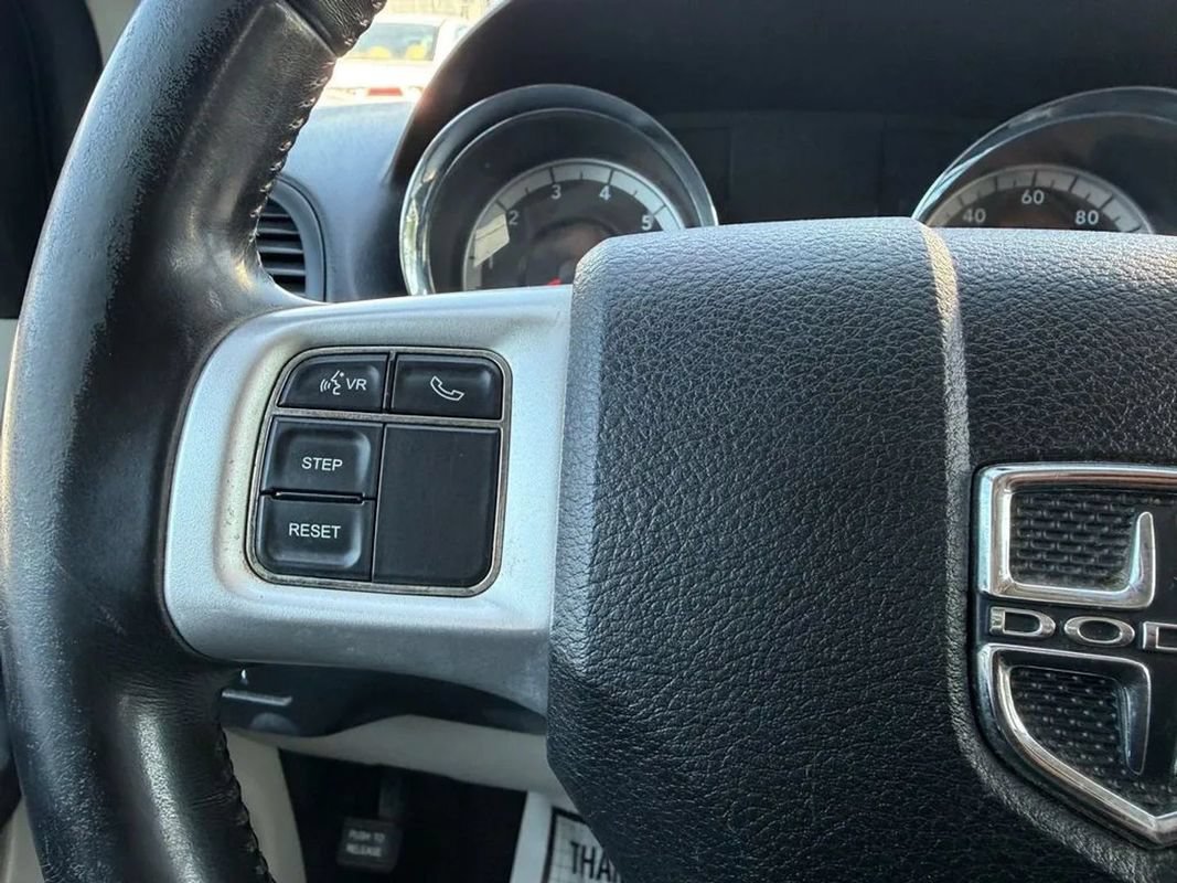Used 2013 Dodge Grand Caravan SE FWD image 19