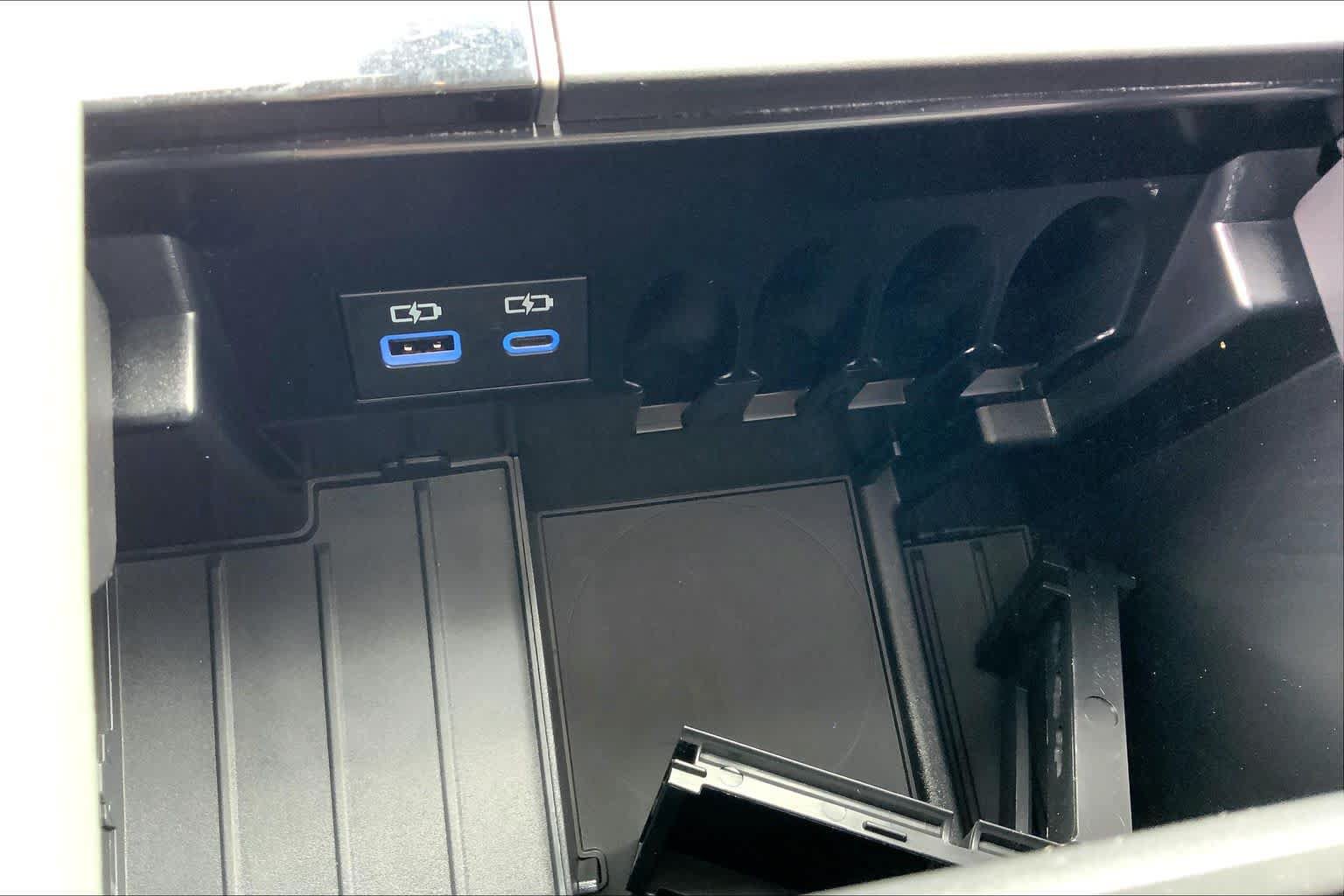 Used 2024 Toyota Tundra Limited AWD/4WD image 35