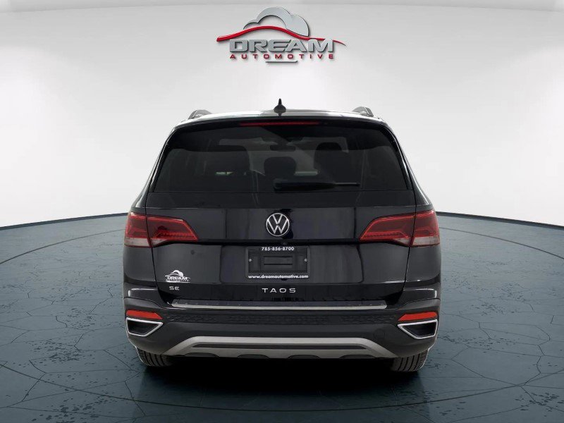 Used 2023 Volkswagen Taos SE w/ Panoramic Sunroof Package FWD image 17