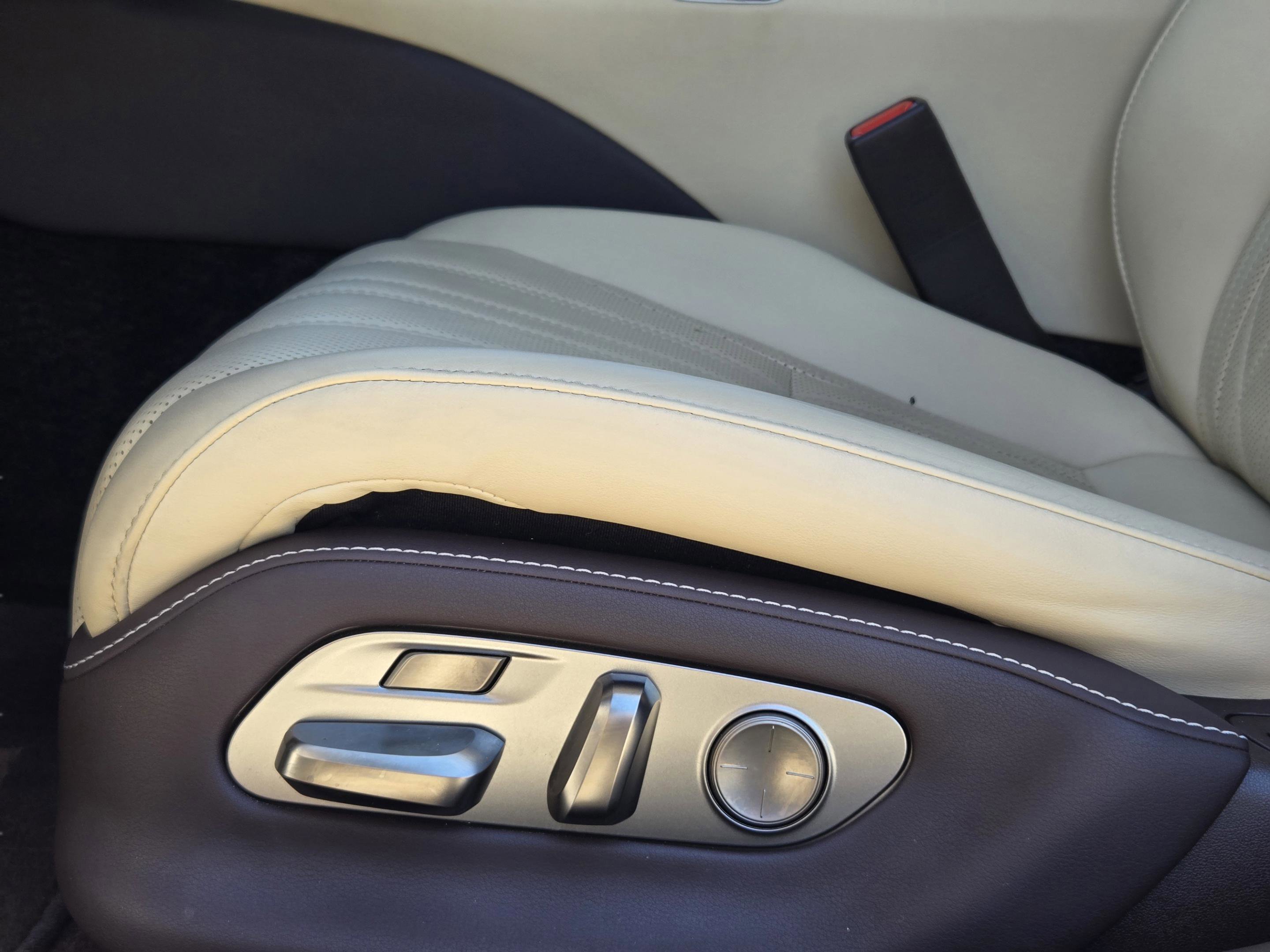 Used 2020 Lexus LS 500 w/ Interior Upgrade Package image 22