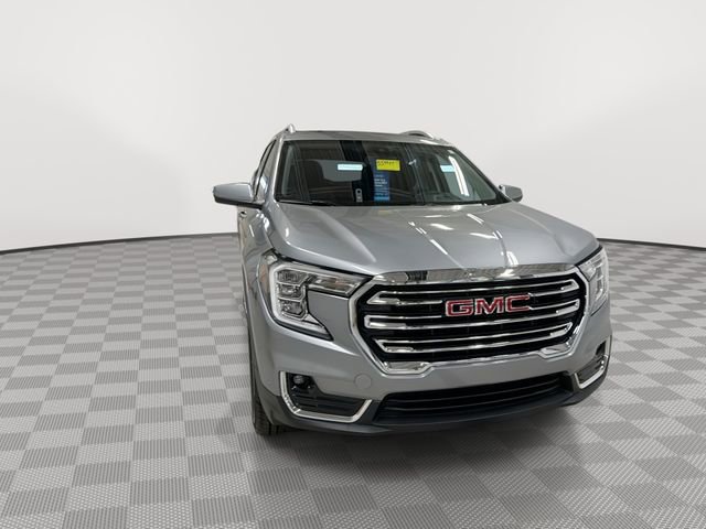 Certified 2024 GMC Terrain SLT w/ Infotainment Package II image 3