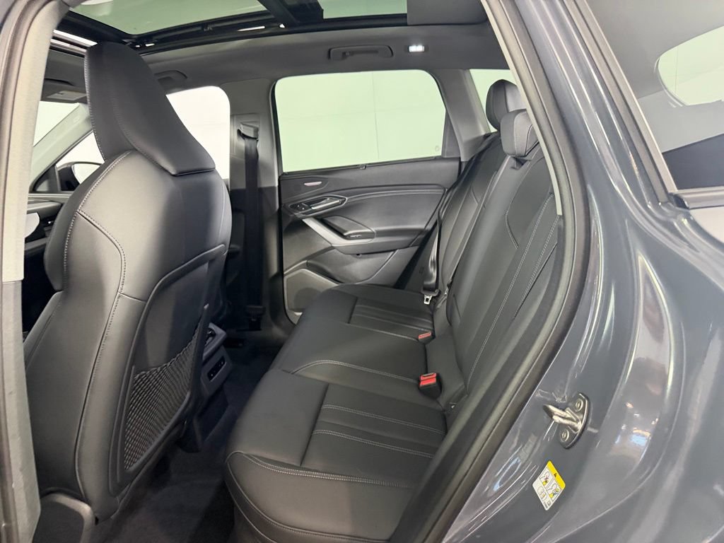 Used 2025 Audi Q6 e-tron Premium Plus w/ Premium Plus AWD/4WD image 28