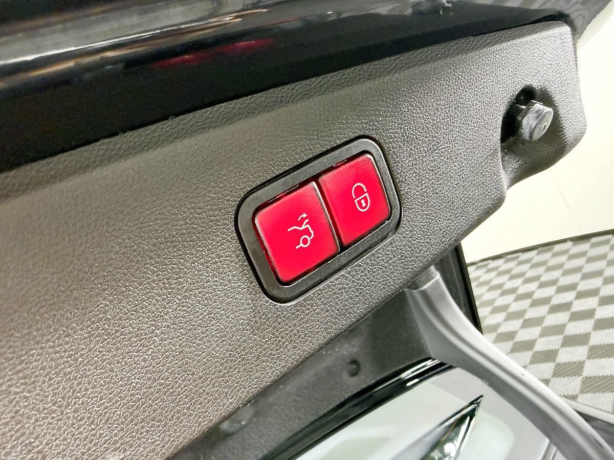 Used 2014 Mercedes-Benz E 350 Sedan image 15