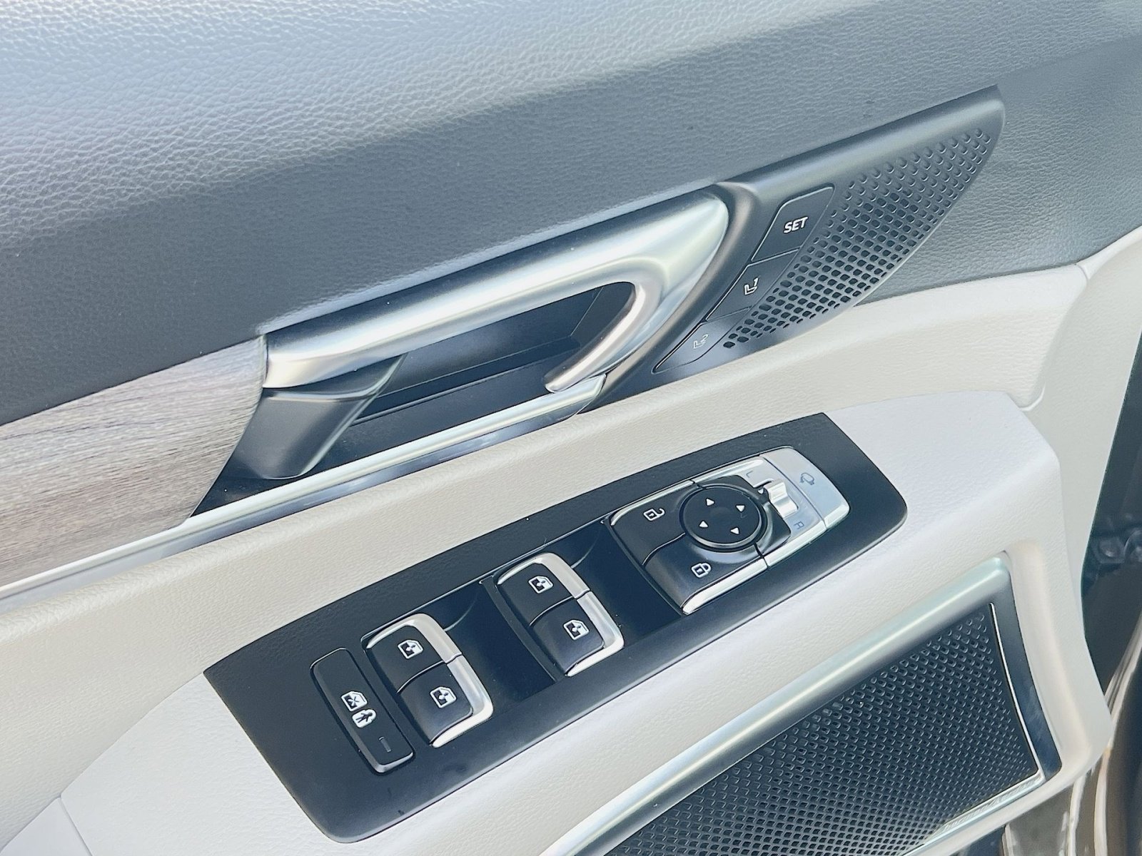 Used 2020 Kia Telluride SX w/ SX Prestige Package image 15