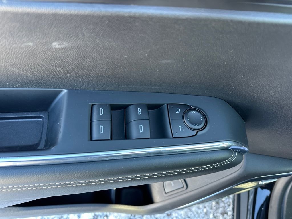 Used 2025 GMC Acadia Elevation image 24