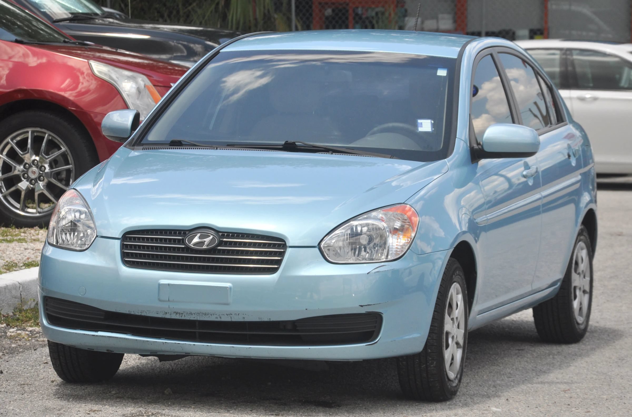 Used 2010 Hyundai Accent GLS w/ Premium Pkg 4 FWD image 2