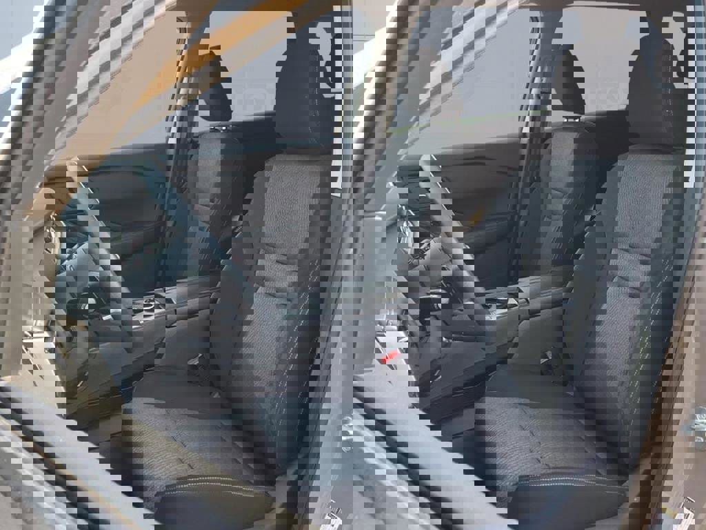 Used 2024 Nissan Rogue SV image 3