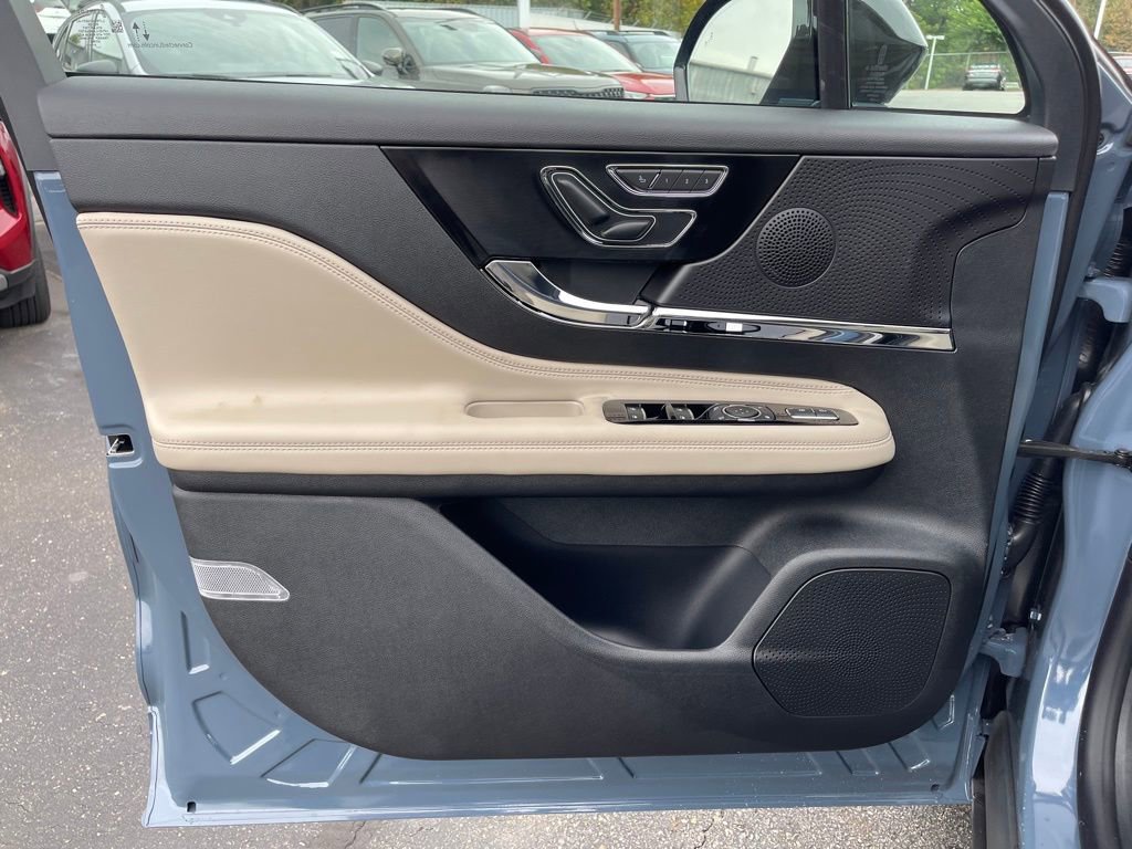 New 2026 Lincoln Corsair Premiere image 17