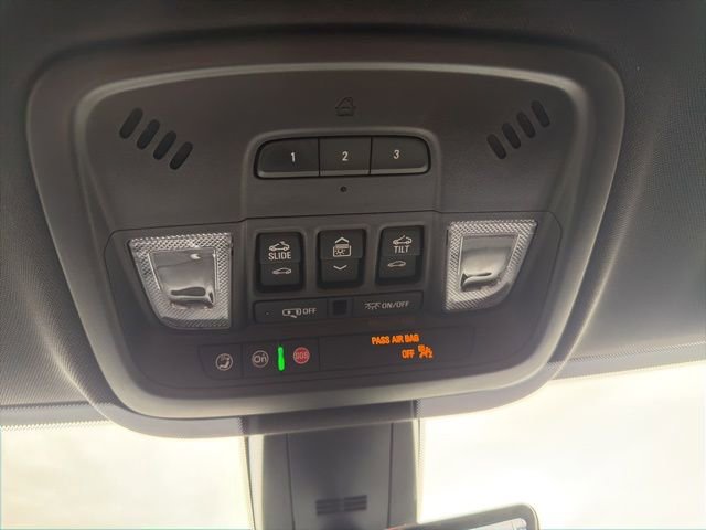 Used 2023 Chevrolet Traverse High Country image 37