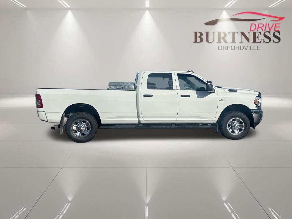 Used 2024 RAM 2500 Tradesman w/ Chrome Appearance Group AWD/4WD image 9