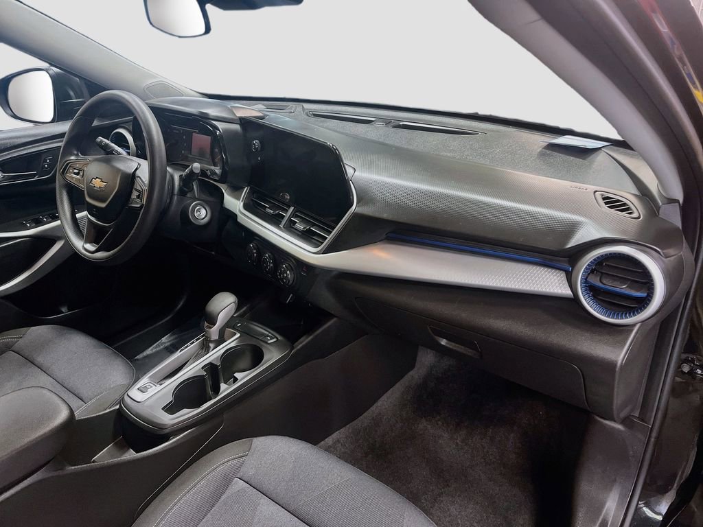 Used 2025 Chevrolet Trax LS w/ Driver Confidence Package FWD image 27