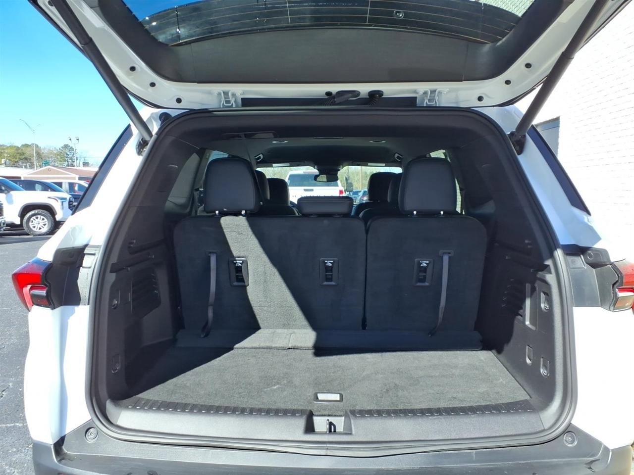 Used 2025 Buick Enclave Preferred image 5