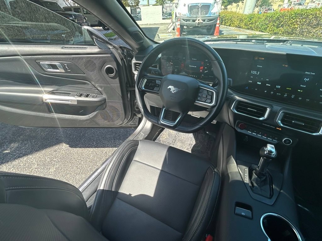 Used 2025 Ford Mustang Premium RWD image 9