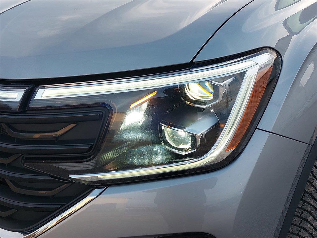 Certified 2024 Volkswagen Atlas SEL Premium R-Line image 28