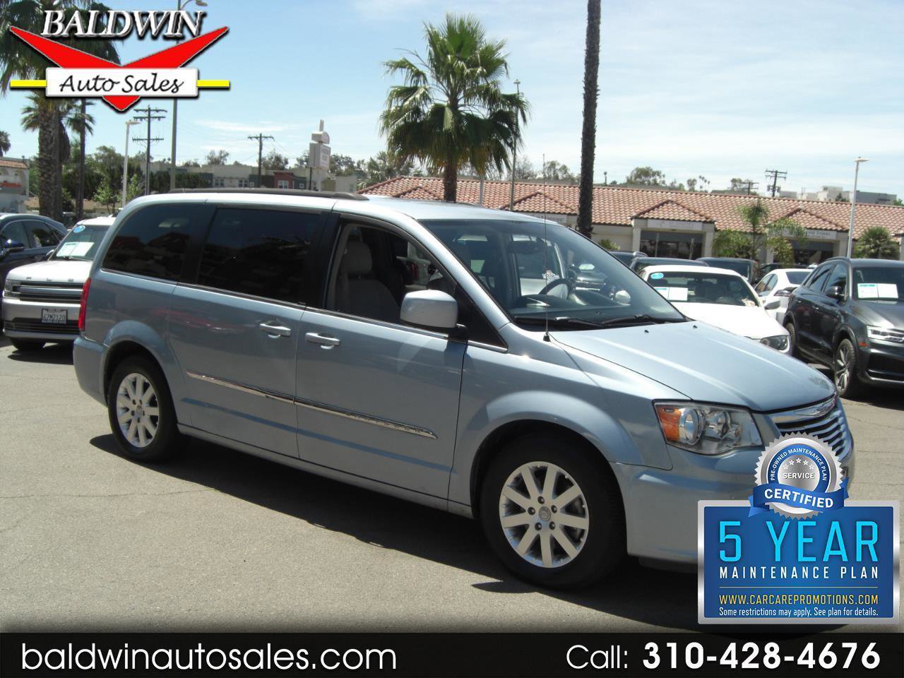 Used 2013 Chrysler Town & Country Touring FWD image 1