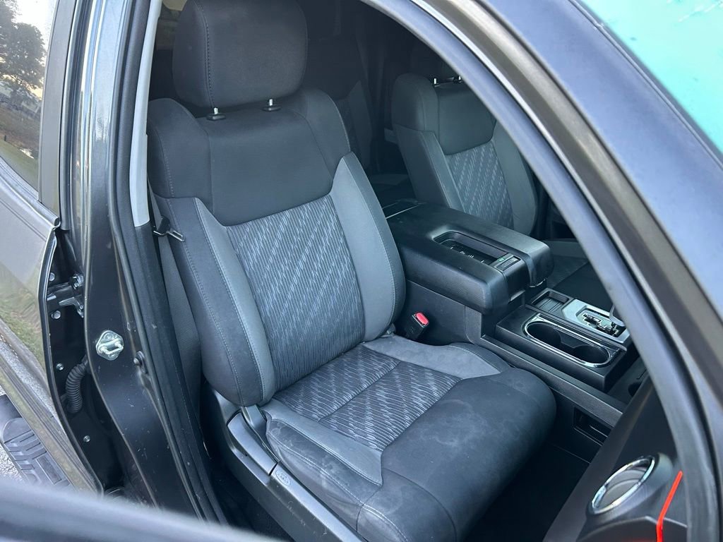 Used 2021 Toyota Tundra SR5 w/ SR5 Upgrade Package AWD/4WD image 14