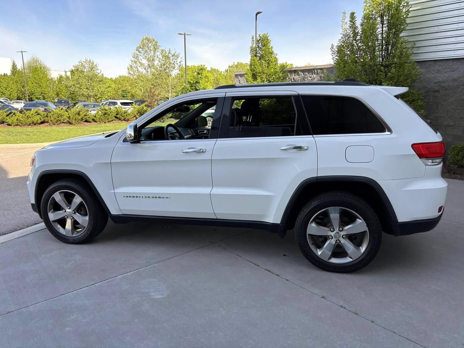 Used 2016 Jeep Grand Cherokee Limited AWD/4WD image 8