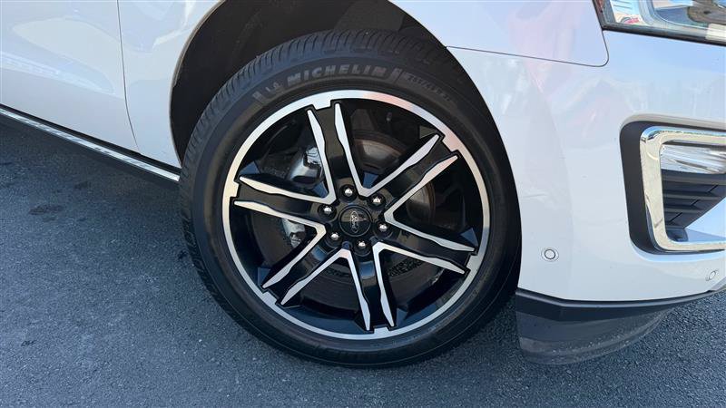 Used 2019 Ford Expedition Limited w/ Special Edition Package AWD/4WD image 14