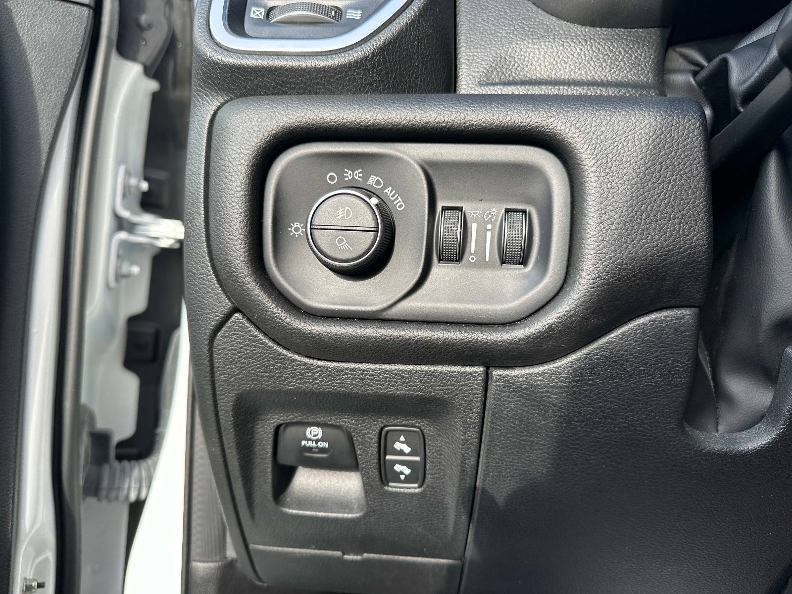 Used 2023 RAM 1500 Laramie image 28