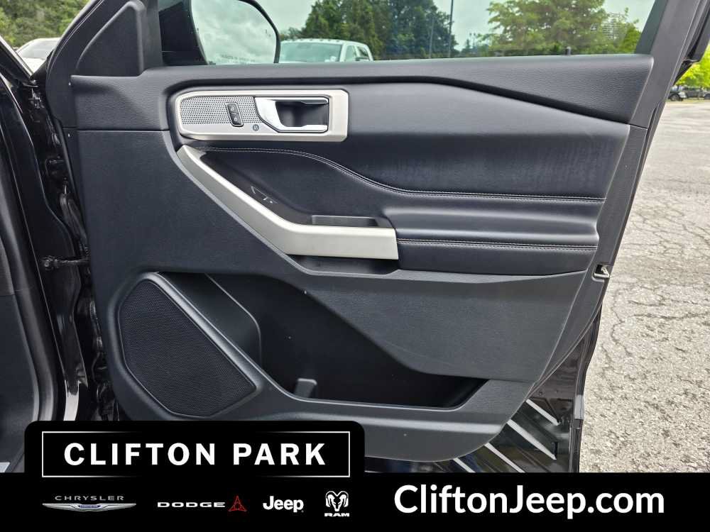 Used 2021 Ford Explorer Limited w/ Equipment Group 301A AWD/4WD image 15