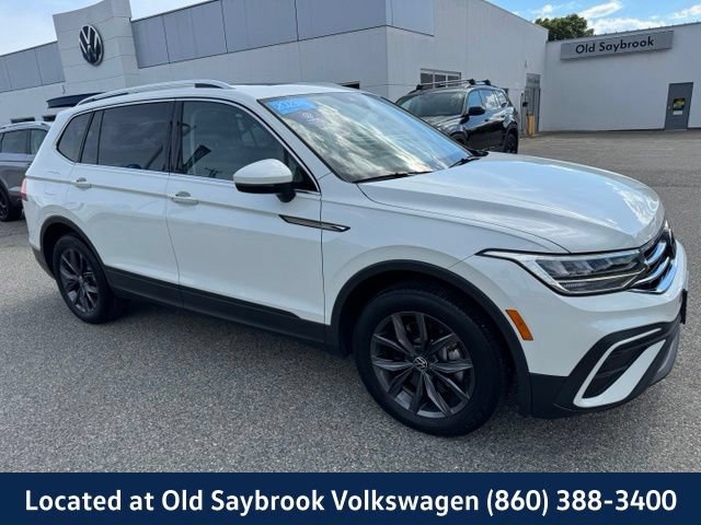 Certified 2023 Volkswagen Tiguan SE w/ Panoramic Sunroof Package AWD/4WD image 3