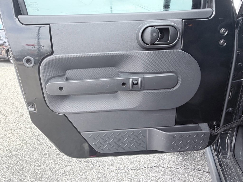 Used 2009 Jeep Wrangler Unlimited Rubicon w/ Dual Top Group image 20