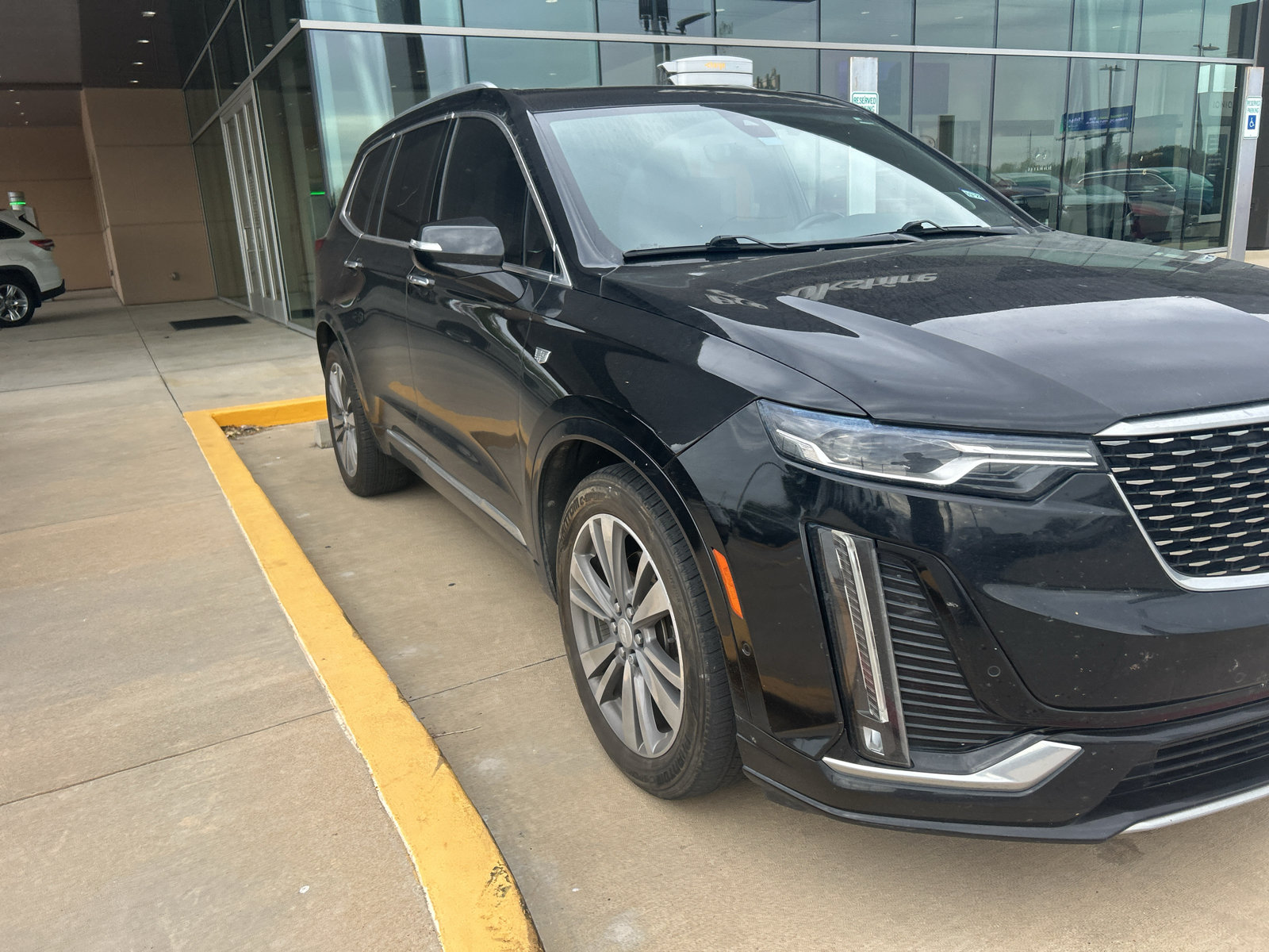 Used 2021 Cadillac XT6 Premium Luxury FWD image 3