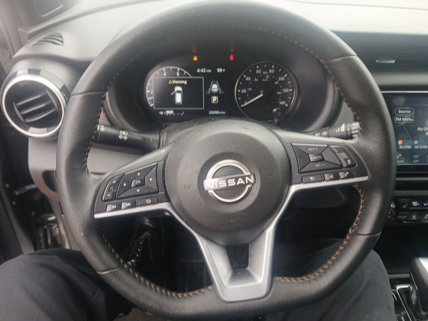 Used 2023 Nissan Kicks SR w/ SR Premium Package FWD image 13