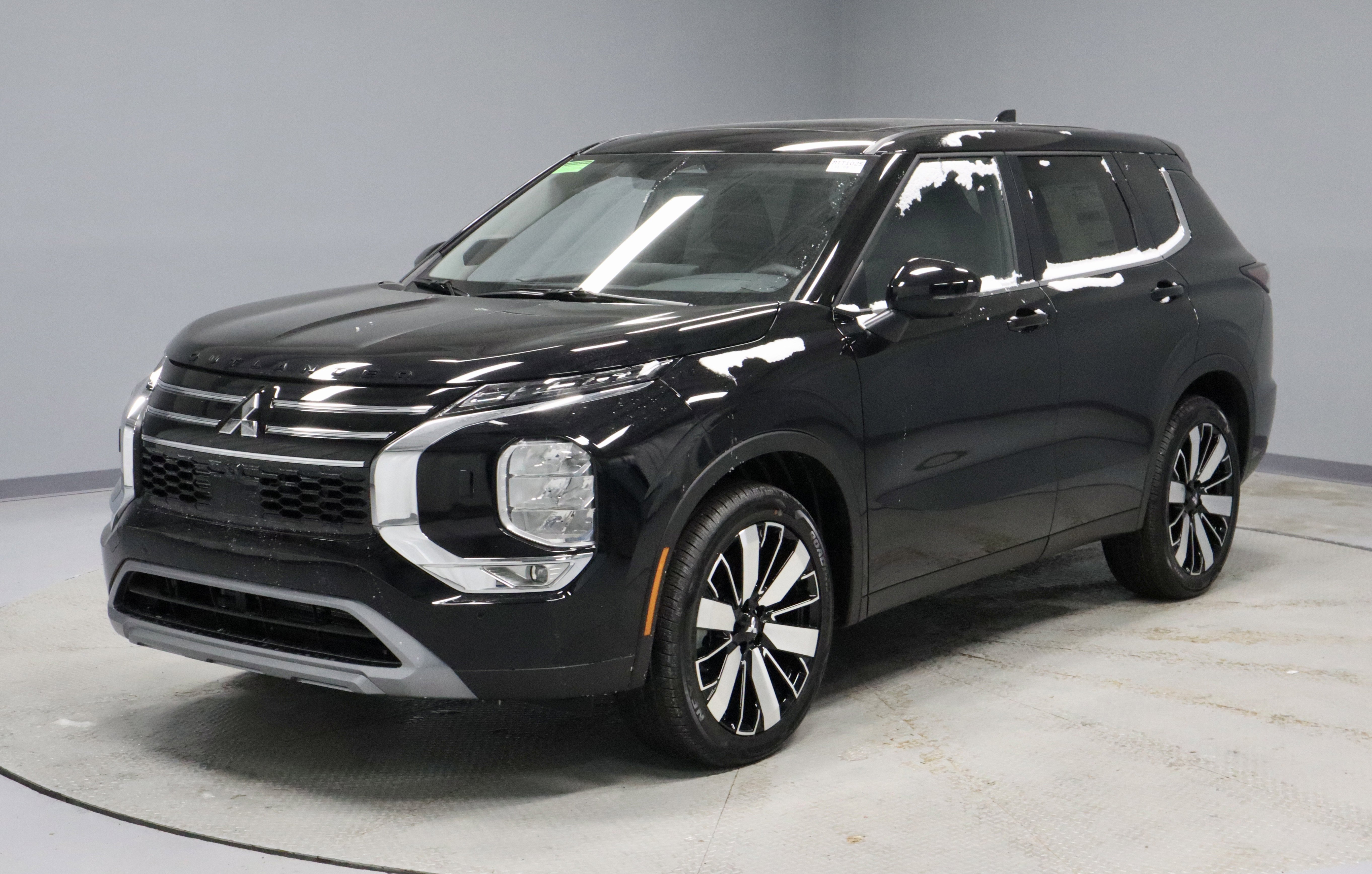 New 2026 Mitsubishi Outlander SE image 3