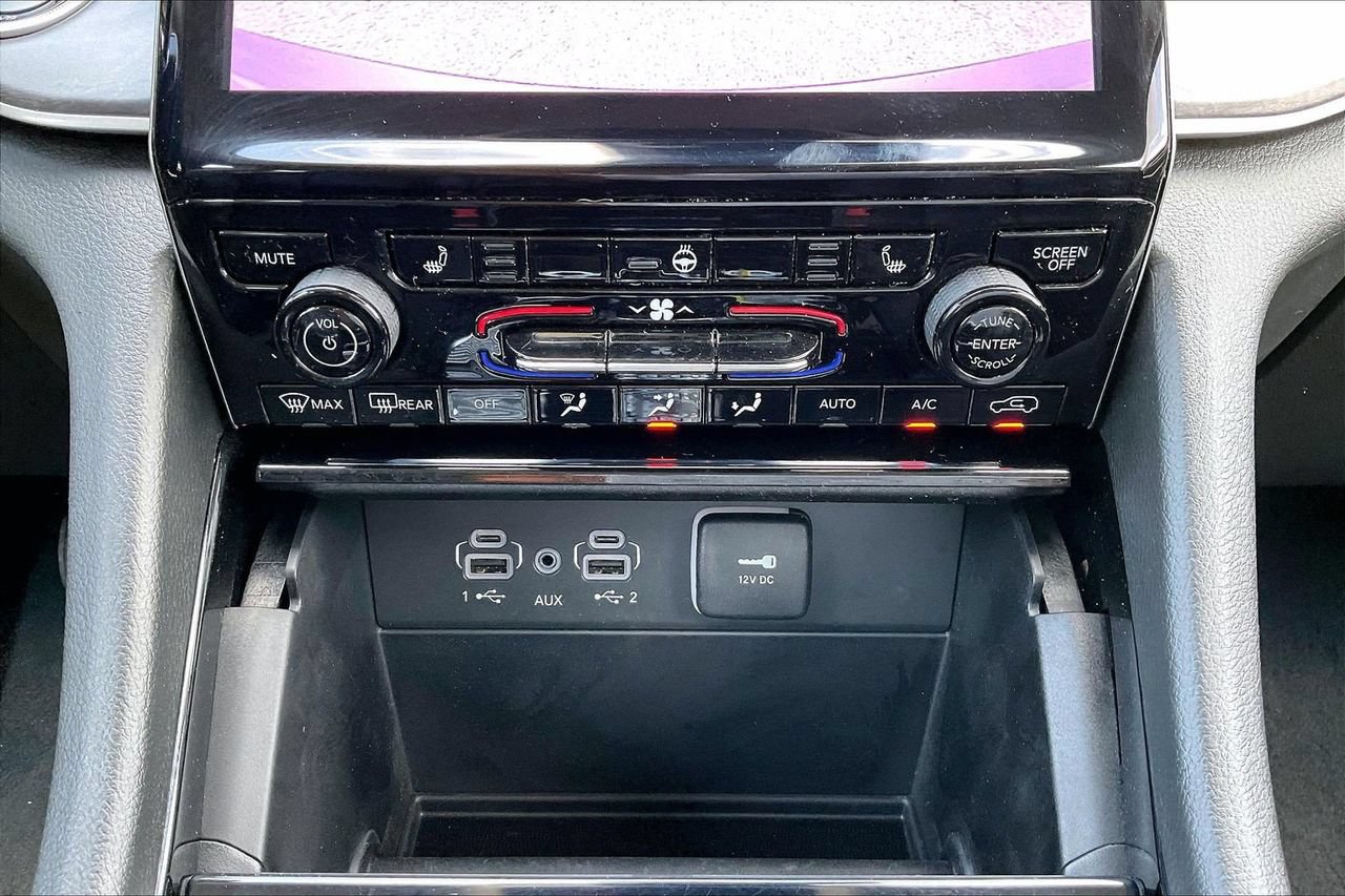 Certified 2023 Jeep Grand Cherokee Limited w/ Black Appearance Package AWD/4WD image 19
