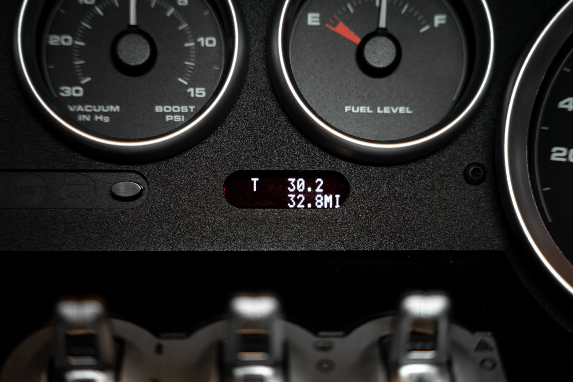 Used 2006 Ford GT RWD image 2