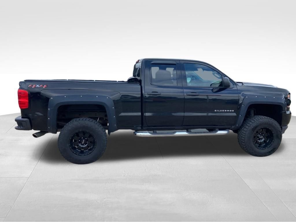 Used 2018 Chevrolet Silverado 1500 Custom w/ Custom Value Package AWD/4WD image 10