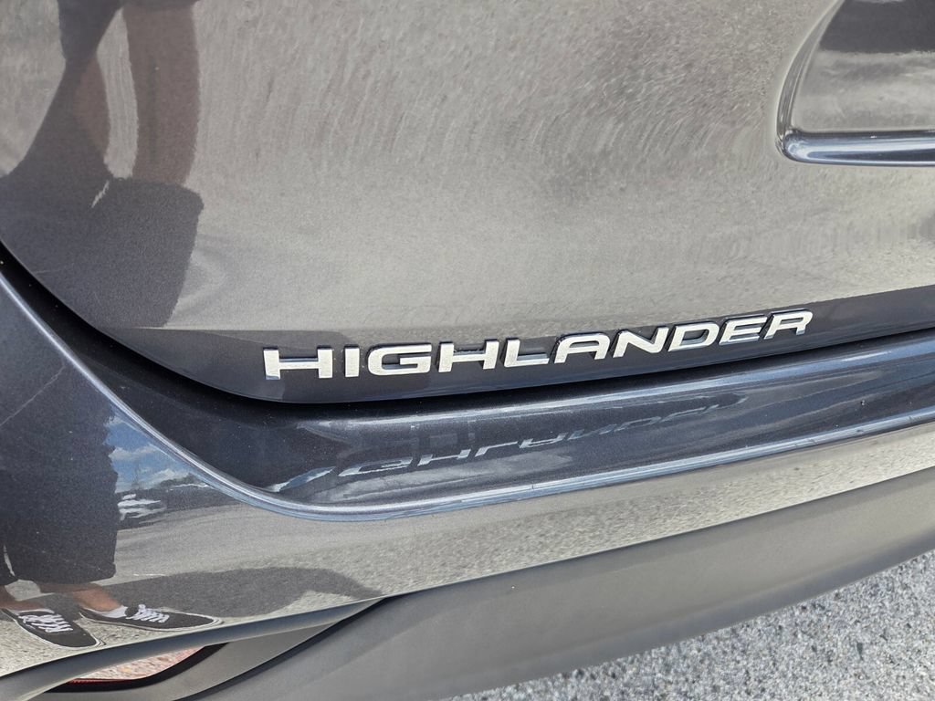 Used 2021 Toyota Highlander XLE FWD image 12