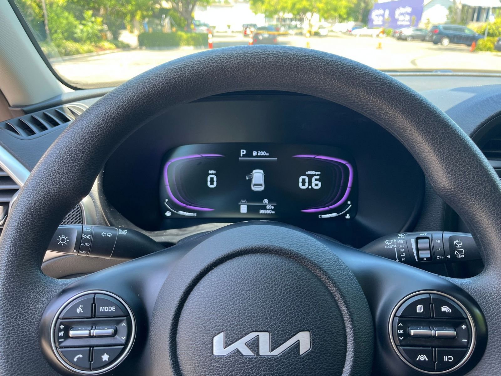 Used 2025 Kia Soul LX w/ LX Technology Package FWD image 25