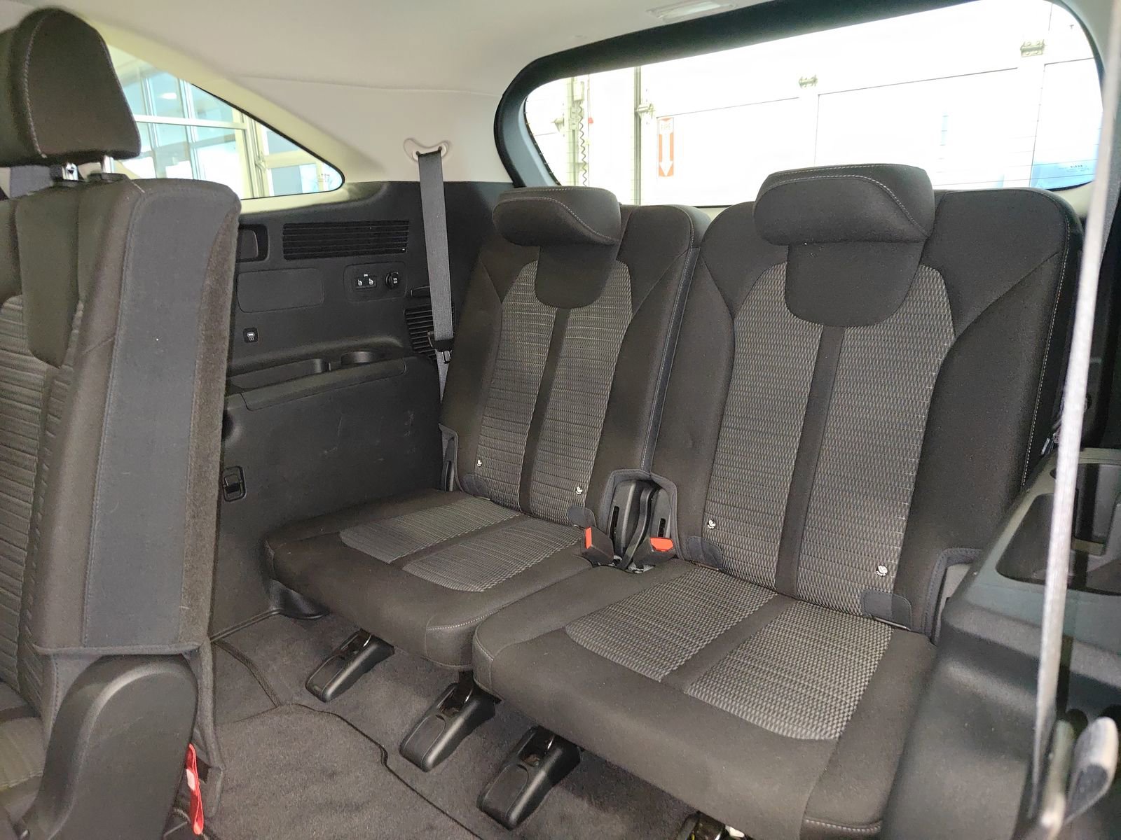 Used 2025 Kia Sorento LX image 16