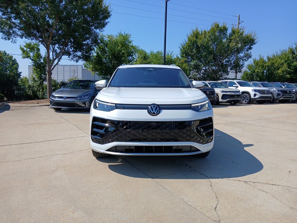 New 2026 Volkswagen Tiguan SEL R-Line AWD/4WD image 2